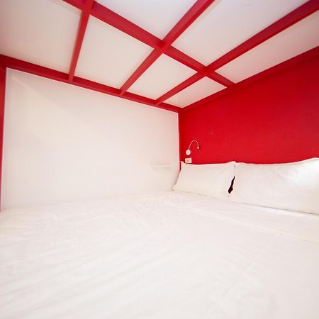 Sleepbox Hostel Тайбэй Экстерьер фото