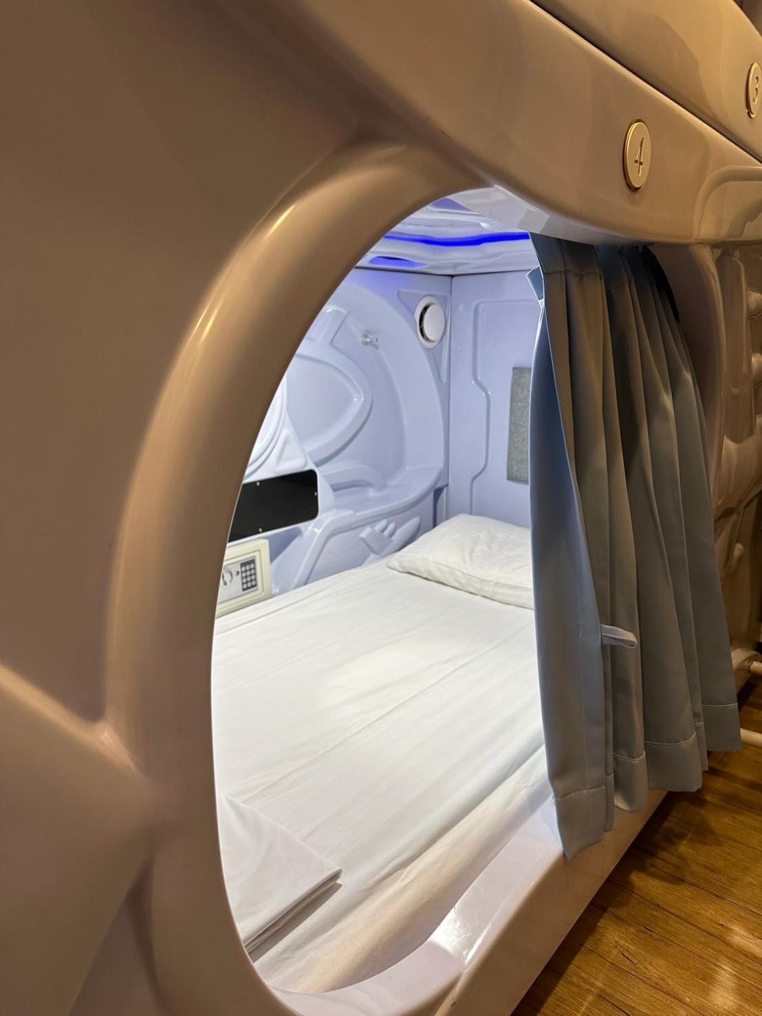 Sleepbox Hostel Тайбэй Экстерьер фото