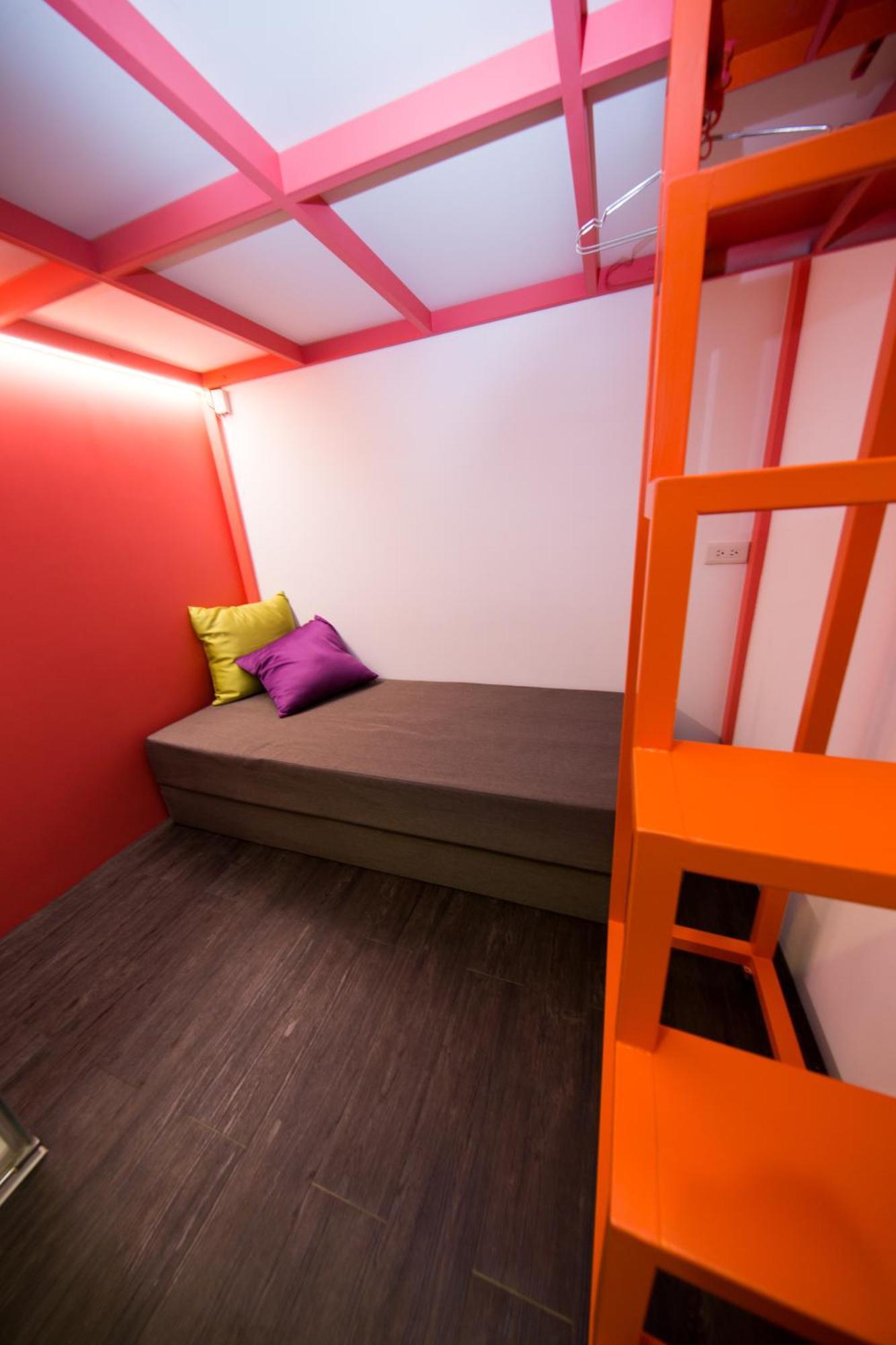 Sleepbox Hostel Тайбэй Экстерьер фото